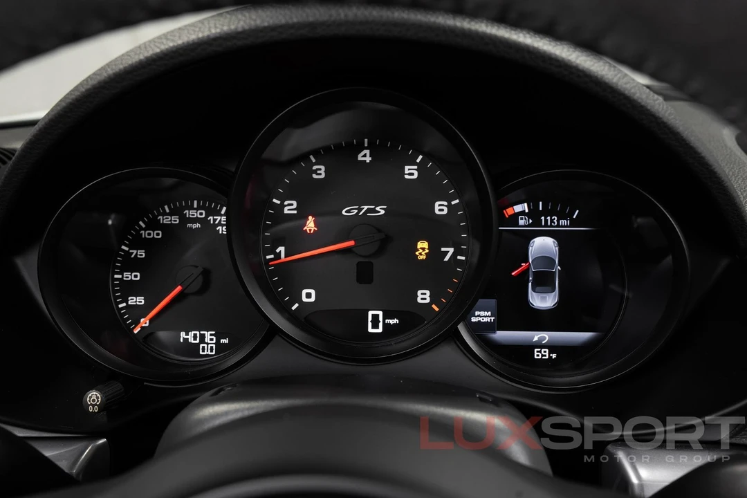 2018 Porsche - Image 30 of 31