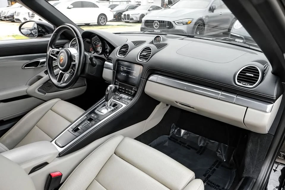 2018 Porsche 718 Boxster - Image 17 of 20