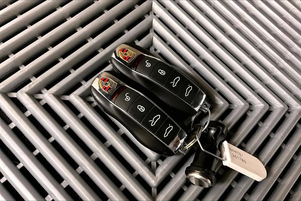 2018 Porsche 718 Cayman - Image 9 of 9