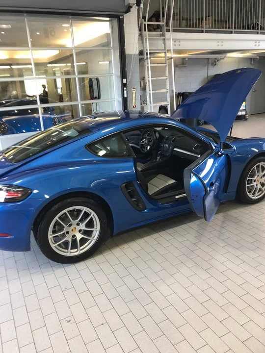 2018 Porsche 718 Cayman - Image 2 of 2