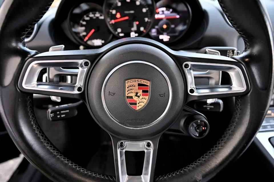 2018 Porsche 718 Cayman - Image 16 of 20