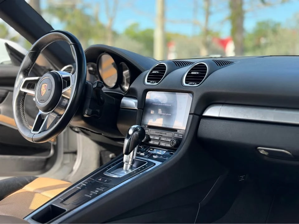 2018 Porsche 718 Cayman - Image 9 of 11