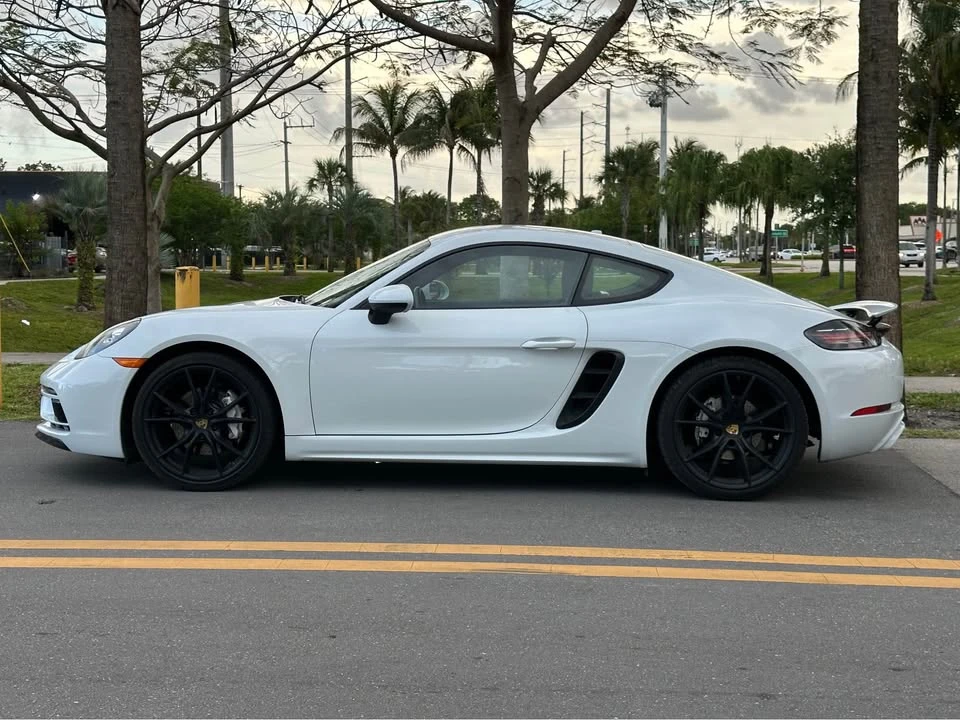 2018 Porsche 718 Cayman - Image 10 of 11