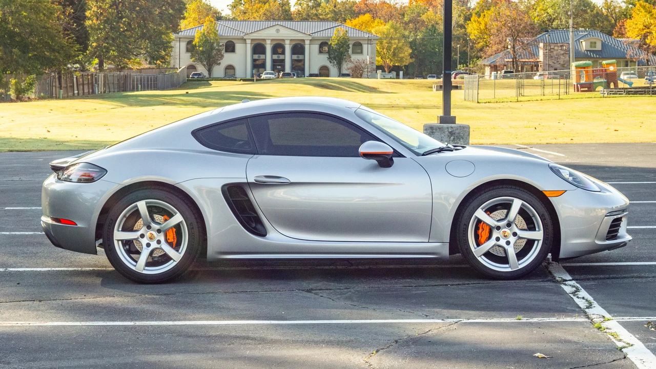 2018 Porsche 718 Cayman - Image 10 of 31