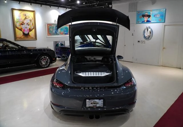 2018 Porsche - Image 12 of 24