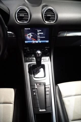 2018 Porsche - Image 19 of 24