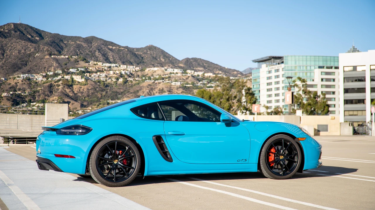 2018 Porsche 718 Cayman GTS - Image 18 of 31