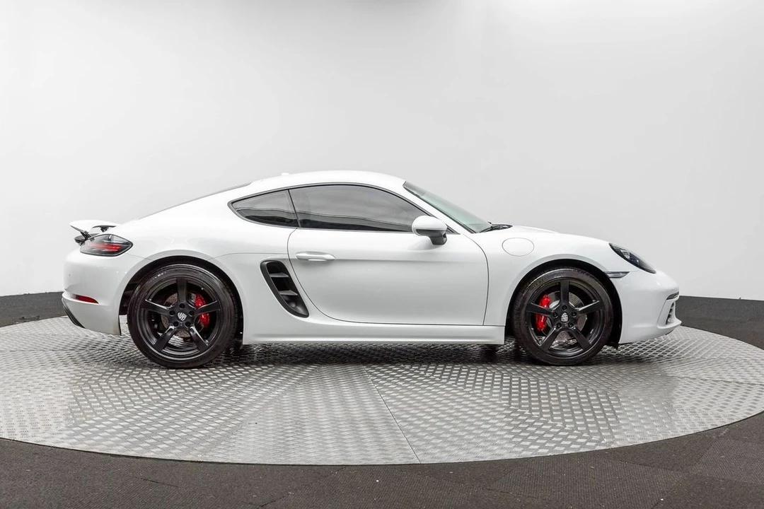 2018 Porsche 718 Cayman - Image 9 of 12