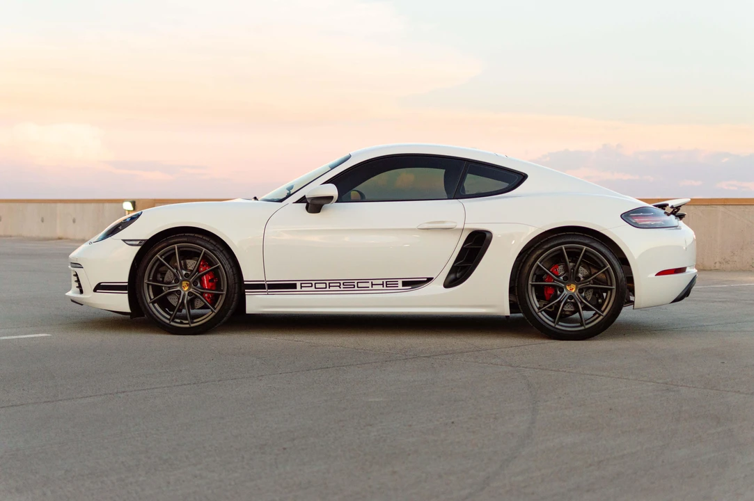 2018 Porsche 718 Cayman S - Image 15 of 31