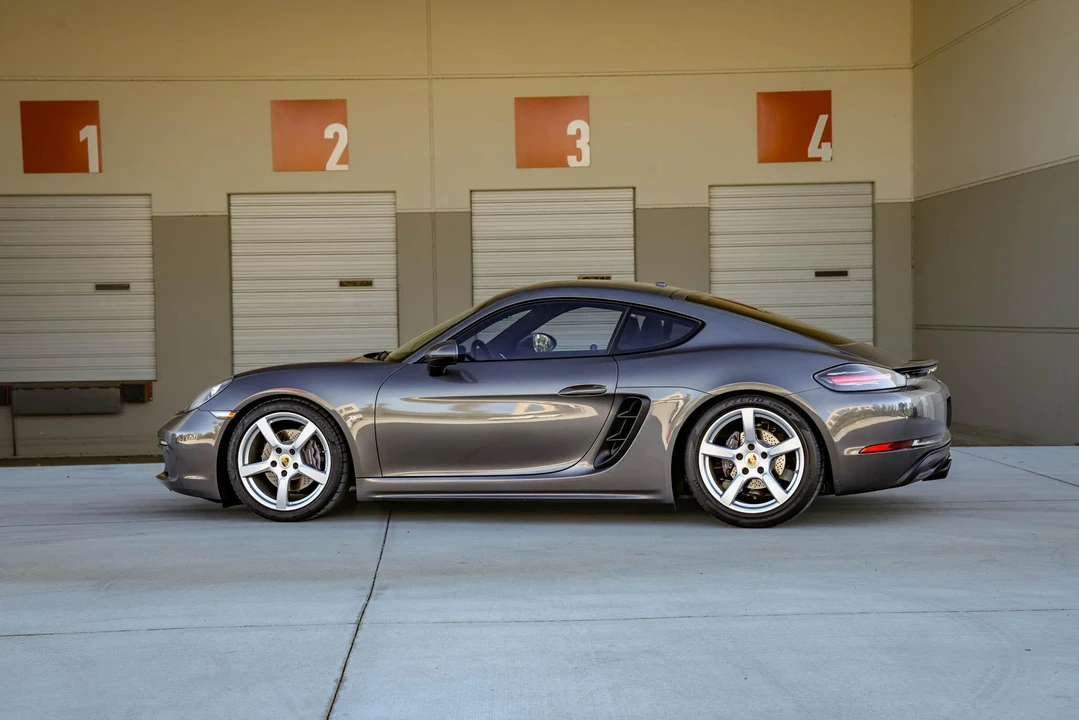 2018 Porsche 718 Cayman - Image 11 of 31