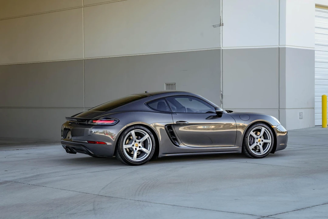 2018 Porsche 718 Cayman - Image 17 of 31