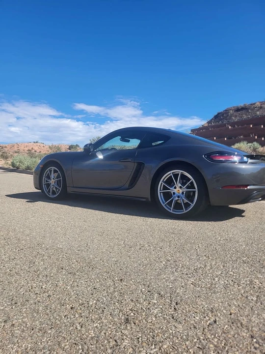 2018 Porsche 718 Cayman - Image 9 of 16