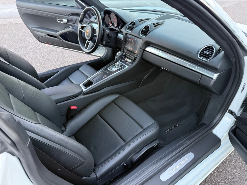 2018 Porsche - Image 9 of 19