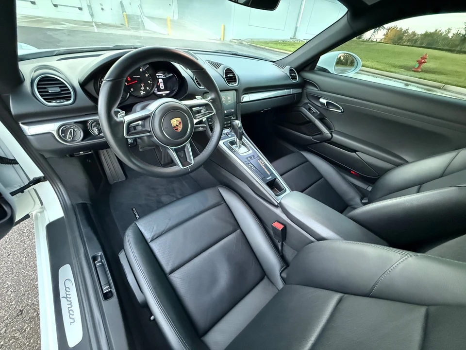 2018 Porsche - Image 11 of 19