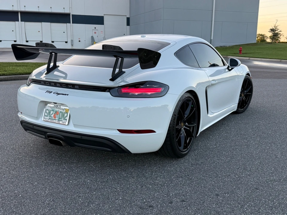 2018 Porsche - Image 2 of 19