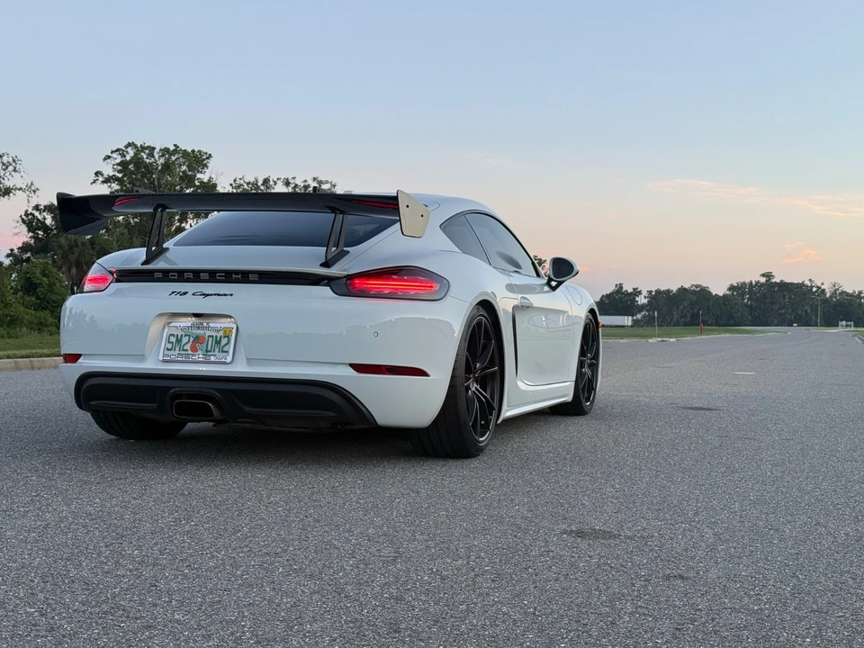 2018 Porsche - Image 19 of 19