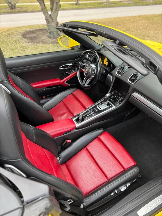 2018 Porsche 718 Boxster - Image 9 of 10