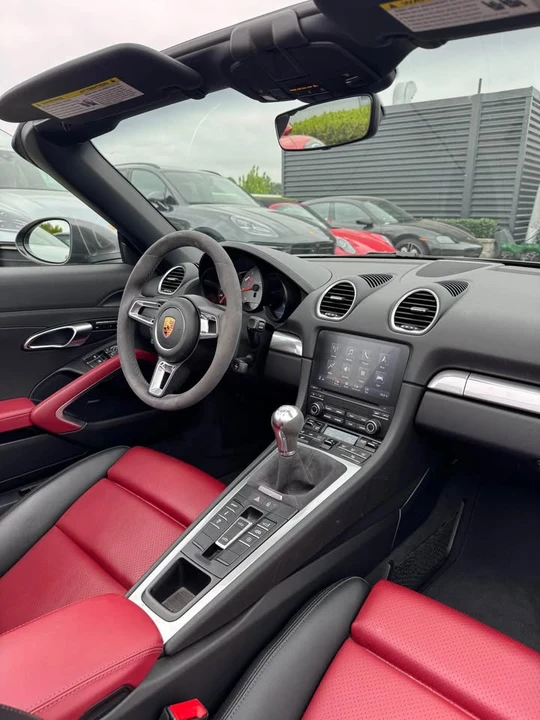 2018 Porsche 718 Boxster S - Image 14 of 19
