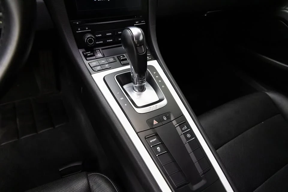 2018 Porsche 718 Cayman - Image 10 of 19