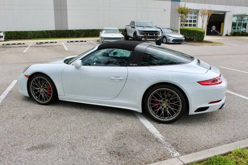 2018 Porsche 991 Carrera - Image 26 of 31