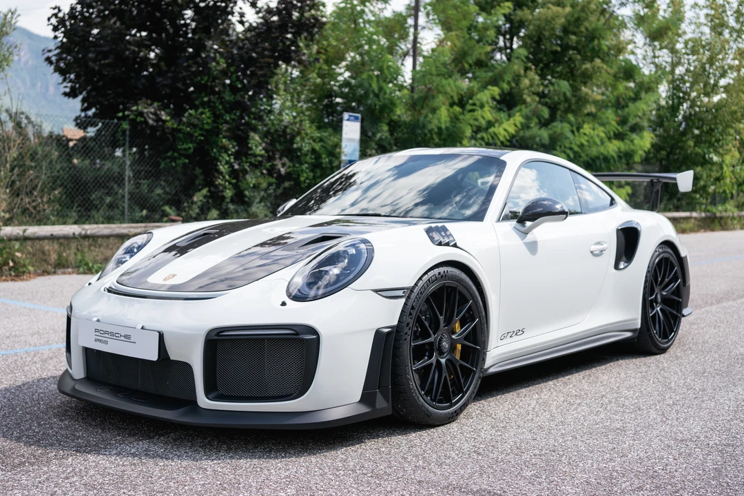 2018 Porsche 991 GT2 RS - Image 3 of 31