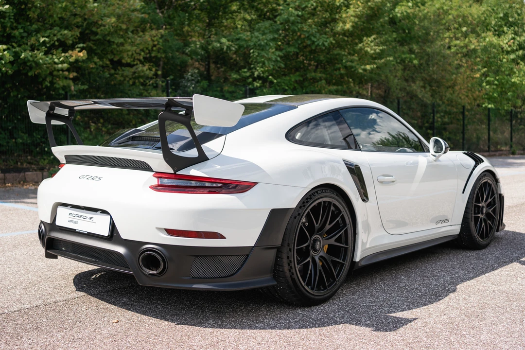 2018 Porsche 991 GT2 RS - Image 7 of 31