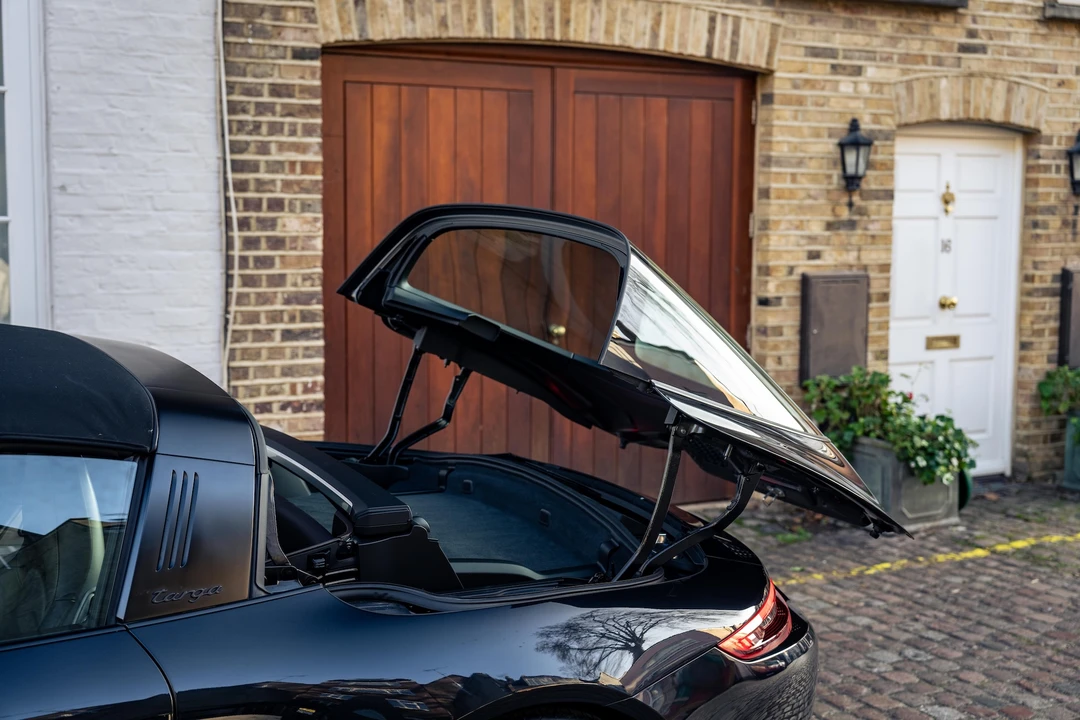 2018 Porsche 991 Carrera - Image 27 of 31