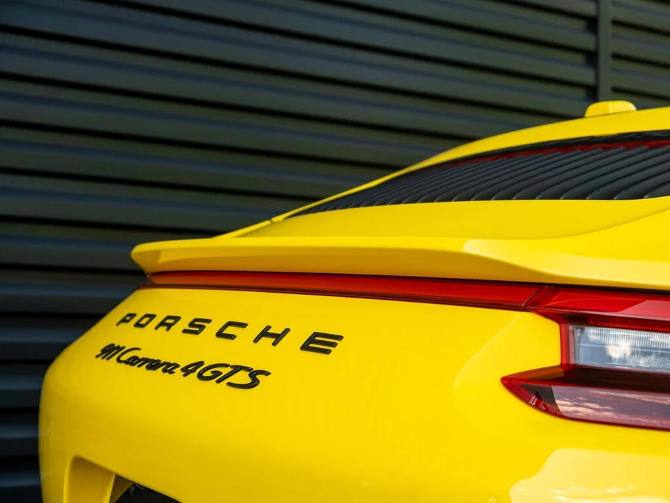 2018 Porsche 911 - Image 23 of 31