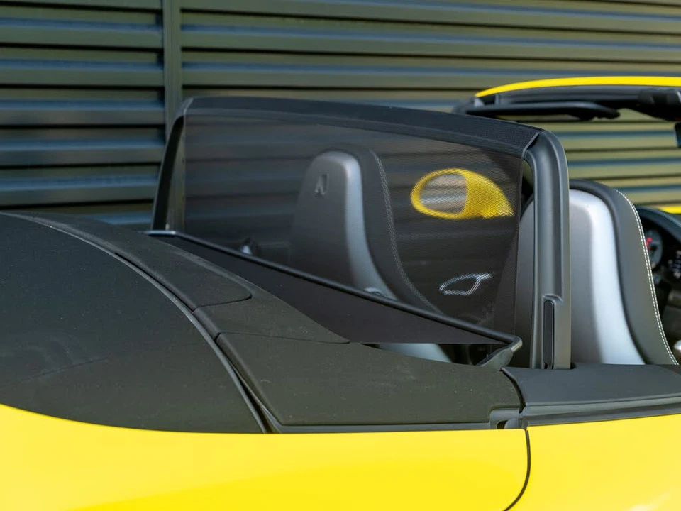 2018 Porsche 911 - Image 25 of 31