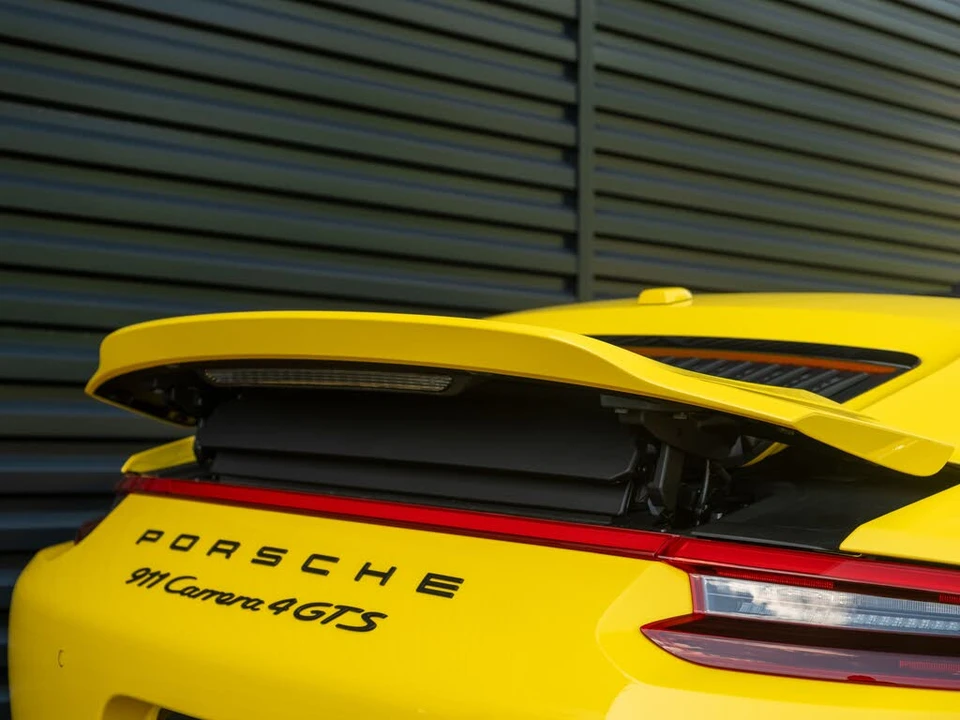 2018 Porsche 911 - Image 24 of 31