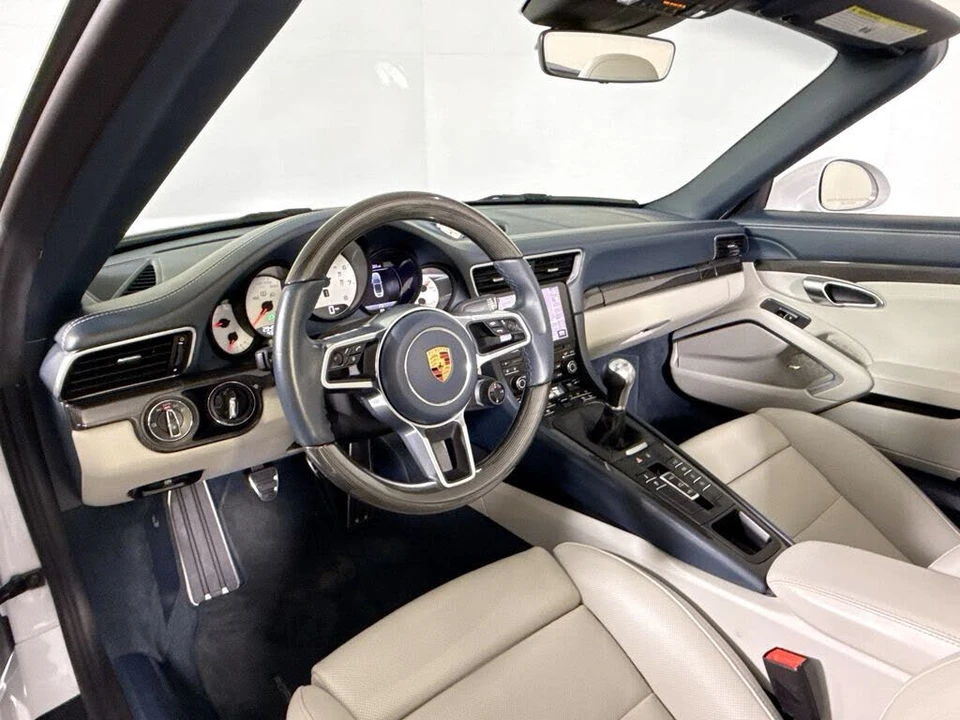 2018 Porsche 911 - Image 11 of 30