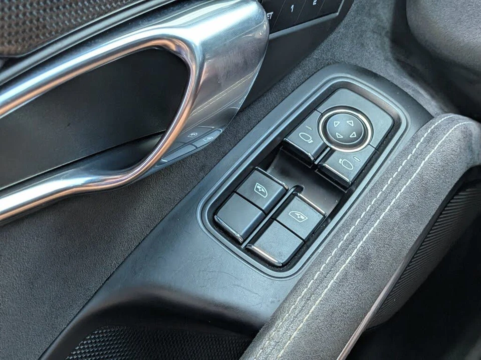2018 Porsche 911 - Image 21 of 30