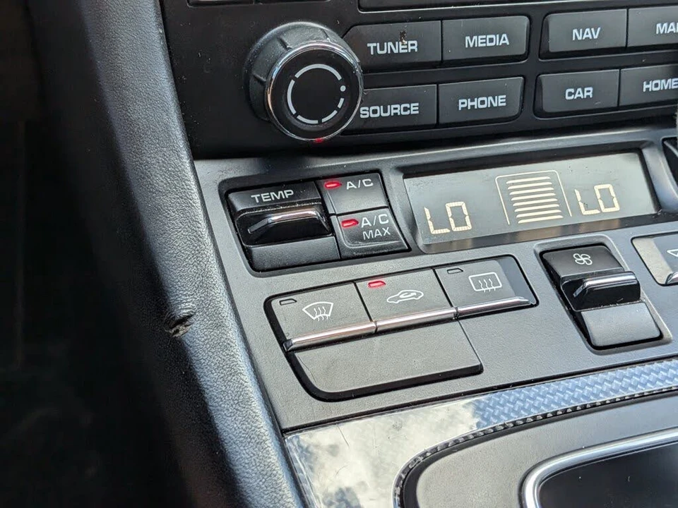 2018 Porsche 911 - Image 28 of 30