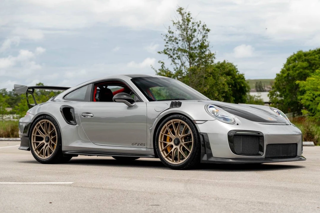 2018 Porsche - Image 2 of 31