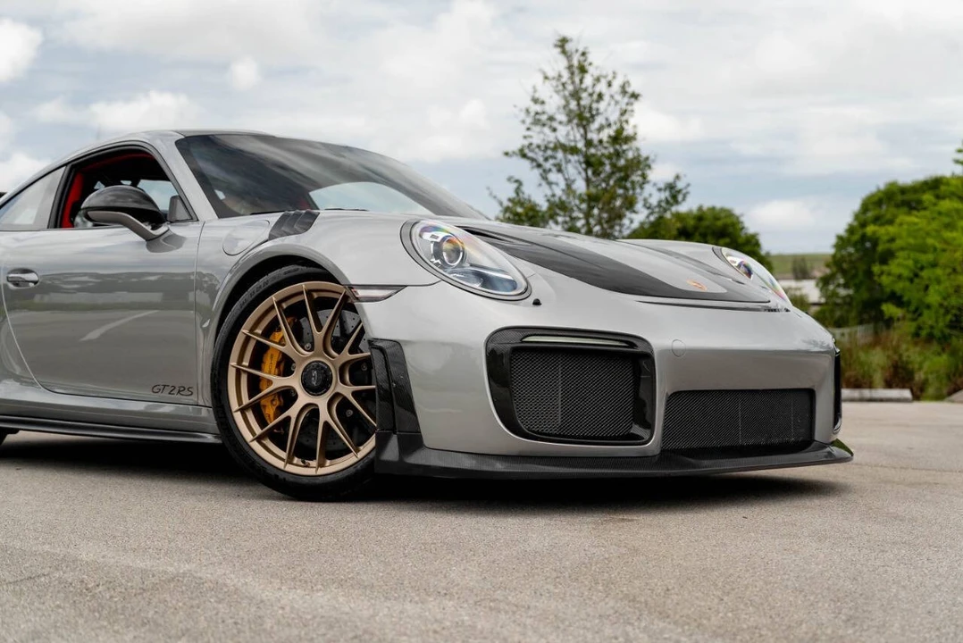 2018 Porsche - Image 24 of 31