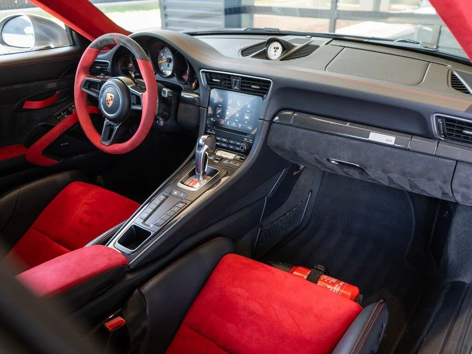 2018 Porsche 991 GT2 RS - Image 11 of 31