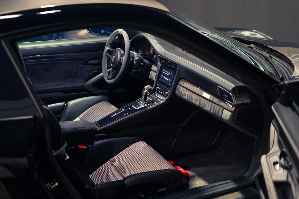 2018 Porsche 991 GT2 RS - Image 2 of 31