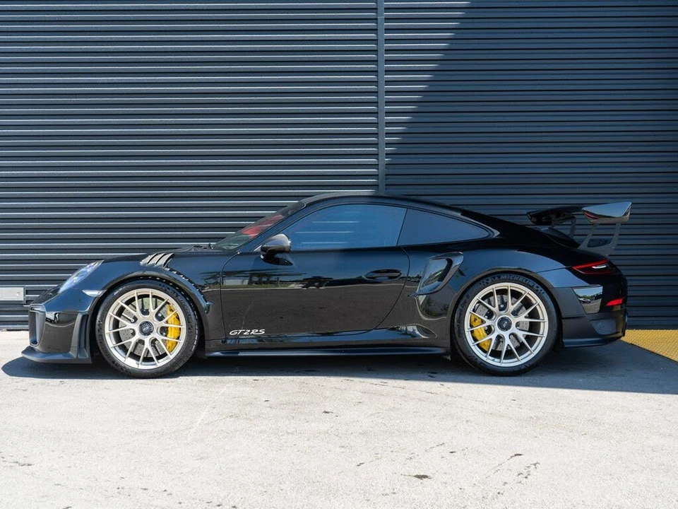 2018 Porsche 991 GT2 RS - Image 2 of 31