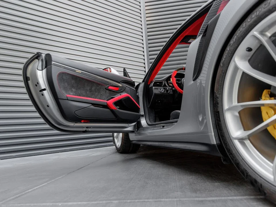 2018 Porsche 991 GT2 RS - Image 15 of 31