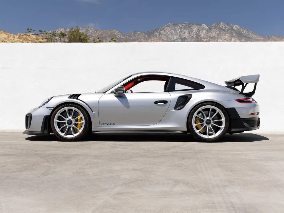 2018 Porsche 991 GT2 RS - Image 2 of 31