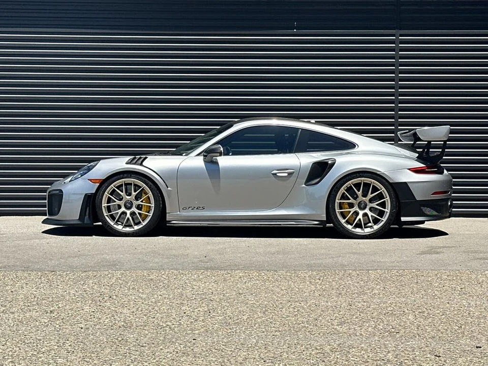 2018 Porsche 991 GT2 RS - Image 2 of 31