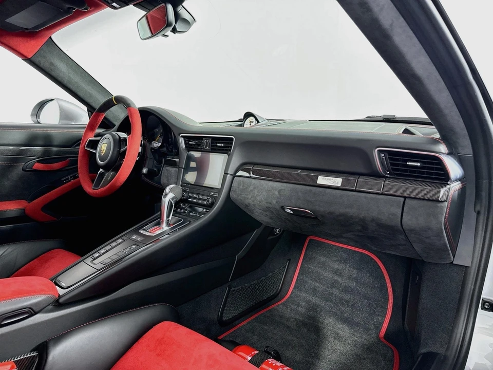 2018 Porsche 991 GT2 RS - Image 27 of 31