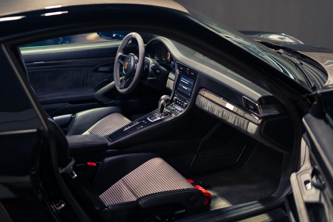 2018 Porsche 991 GT2 RS - Image 2 of 31