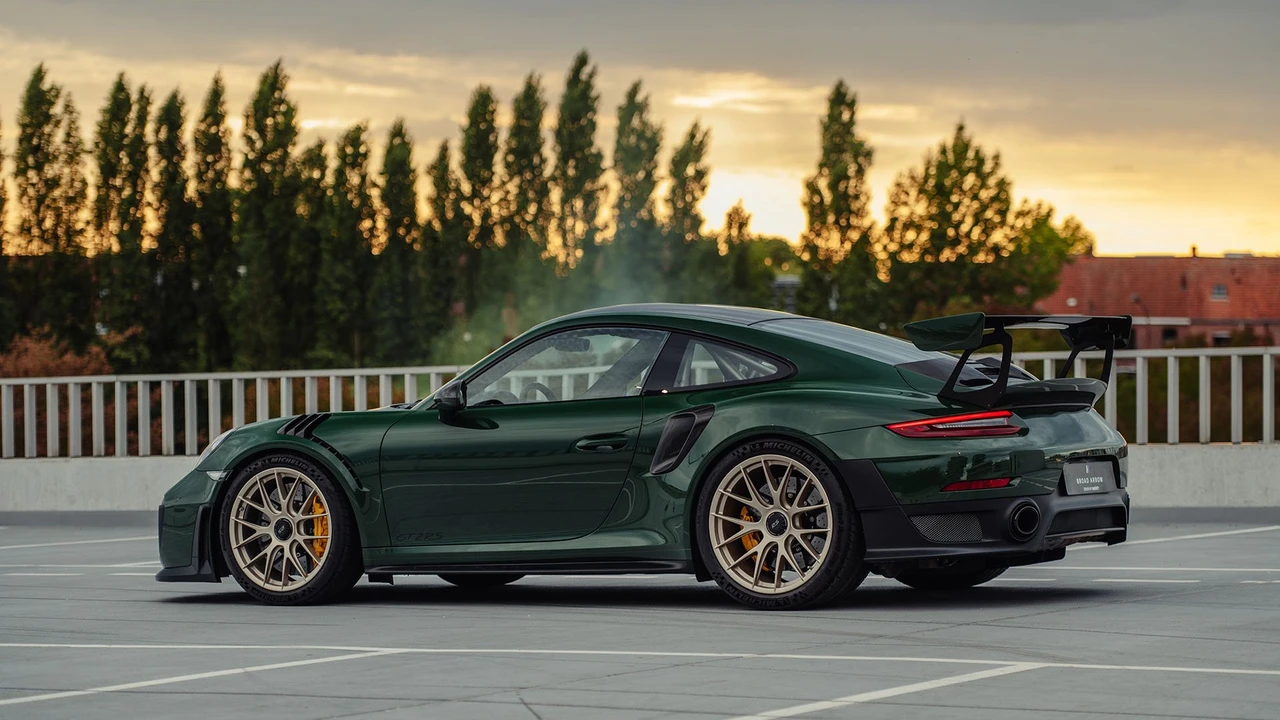 2018 Porsche 991 GT2 RS - Image 11 of 31