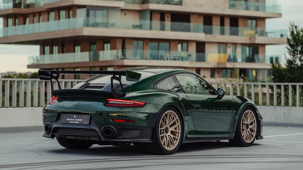 2018 Porsche 991 GT2 RS - Image 17 of 31