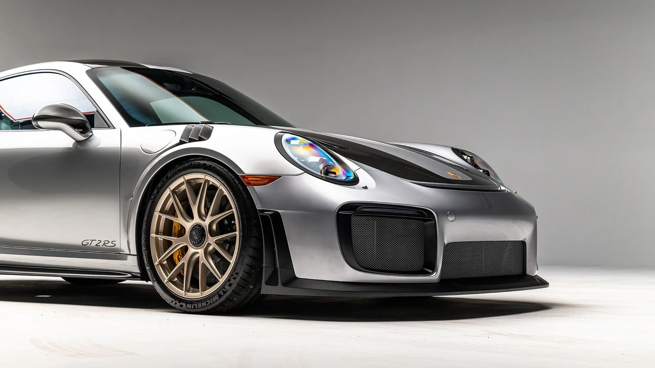 2018 Porsche 991 GT2 RS - Image 9 of 31
