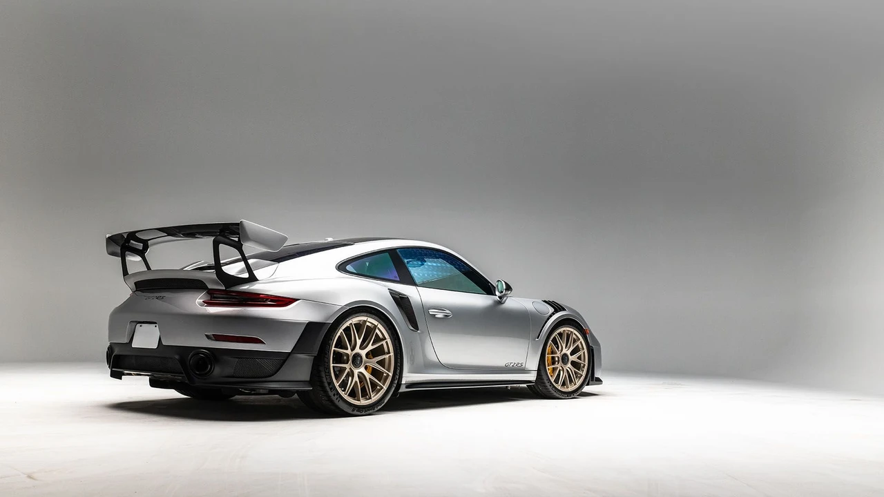 2018 Porsche 991 GT2 RS - Image 2 of 31