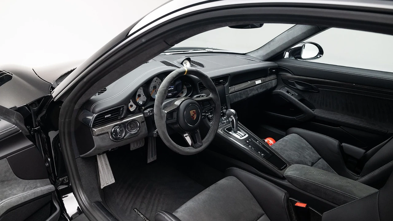 2018 Porsche 991 GT2 RS - Image 8 of 31