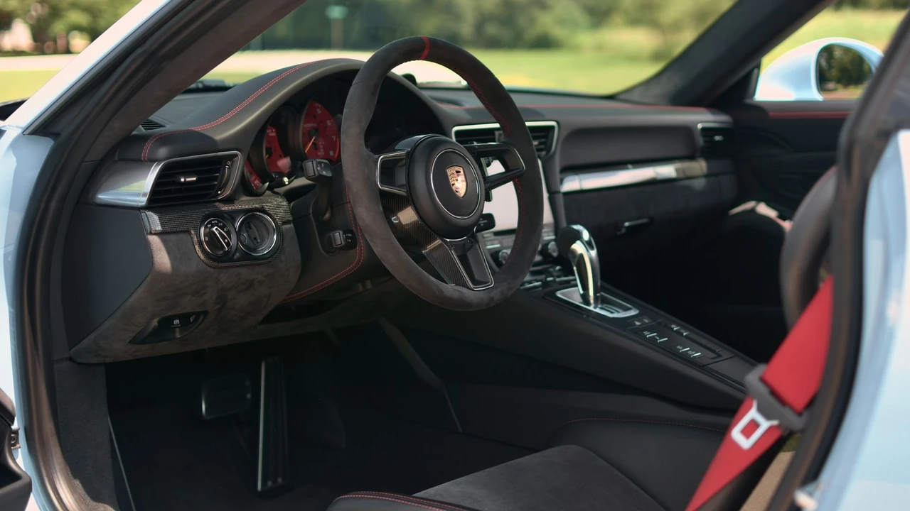 2018 Porsche 991 GT2 RS - Image 6 of 31
