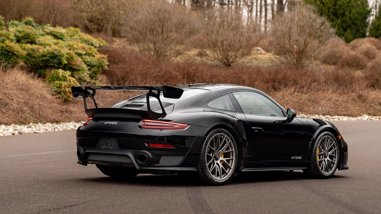 2018 Porsche 991 GT2 RS - Image 9 of 31